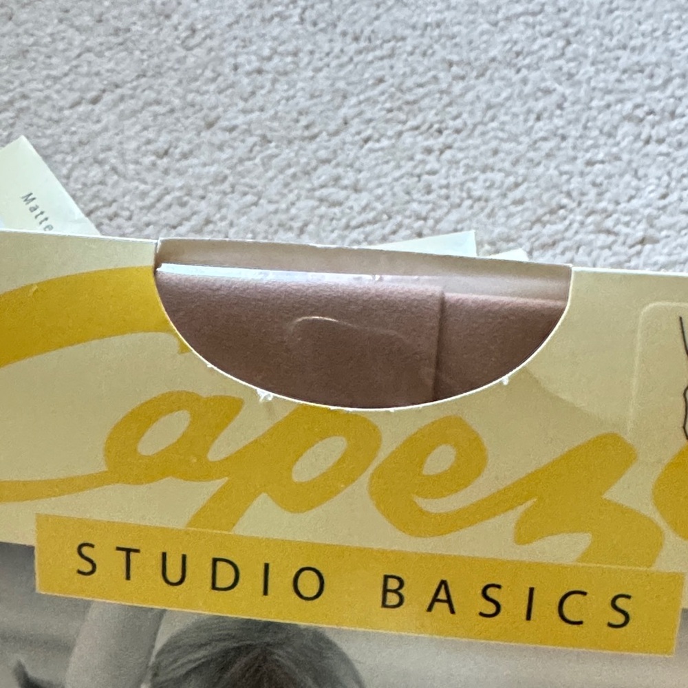 LOT OF CAPEZIO  Studio Basics footed neutral TIGHTS 4 PAIR BUNDLED - Picture 4 of 4